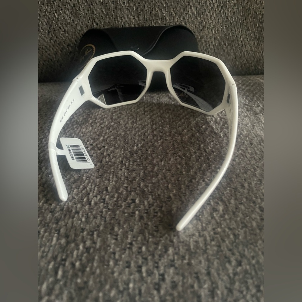 Ray-Ban Wrap
Sunglasses - Picture 10 of 11